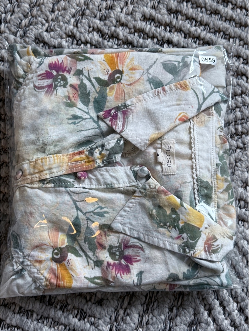 Pilcro Floral Button-Up Blouse in XS - Picture 8 of 8